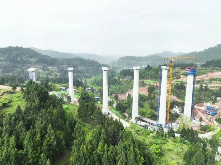 亭子口灌區(qū)一期工程唐家壩渡槽建設(shè)現(xiàn)場(chǎng)。.jpg